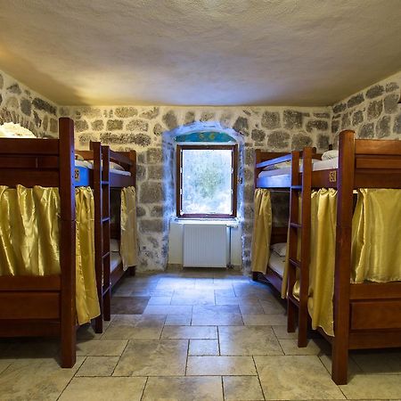 Old Town Youth Hostel โกตอร์ ภายนอก รูปภาพ